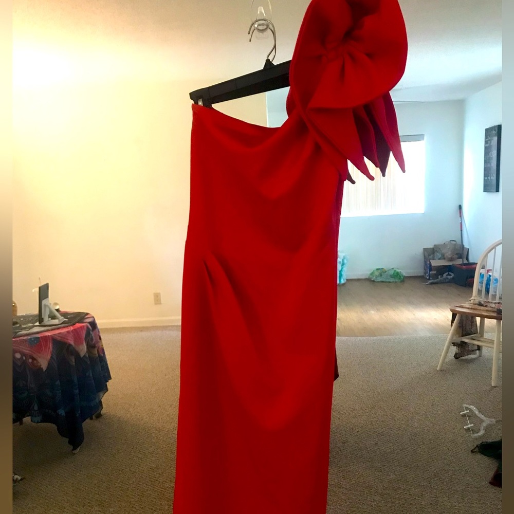 Betsy & Adam cocktail dress size 4 - 43 inches long